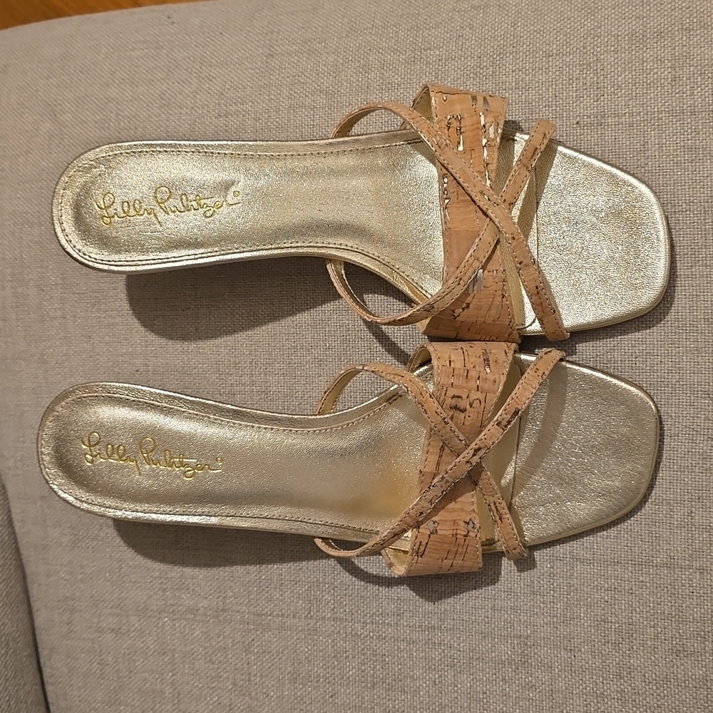 Lilly Pulitzer kitten heel. Gold and Cork. Size 8